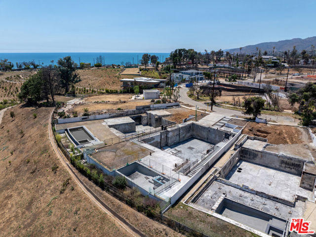 15209 De Pauw Street, Pacific Palisades CA: https://media.crmls.org/mediaz/7993eacb-cea8-44b7-af82-3513120f991d.jpg