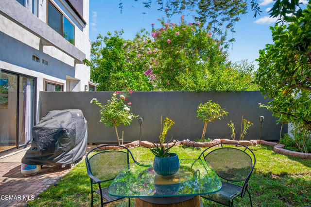1182 Tivoli Lane, Simi Valley CA: https://media.crmls.org/mediaz/7994726d-b37c-4e72-bf18-031c0a32108b.jpg