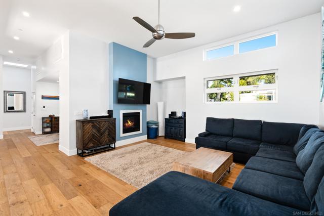 4563 Point Loma Ave, San Diego CA: https://media.crmls.org/mediaz/7994befd-7d11-4666-8989-e36421dac301.jpg
