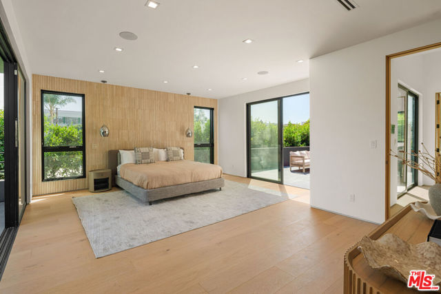 1130 North Poinsettia Place photo 32