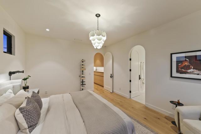 4223 Middlesex Dr, San Diego CA: https://media.crmls.org/mediaz/7995105c-e9ba-4187-892d-bf7805f853ab.jpg