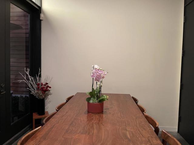 2931 2931 16th Street, San Francisco CA: https://media.crmls.org/mediaz/7995e49a-5656-4c01-9c65-963d8011781b.jpg