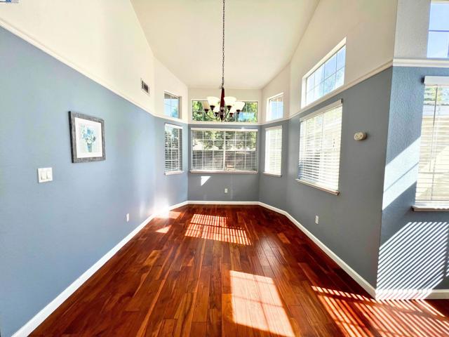 85 Phillips Ct, Tracy CA: https://media.crmls.org/mediaz/79974b0b-70ef-4d2f-9638-dae96b0c6888.jpg