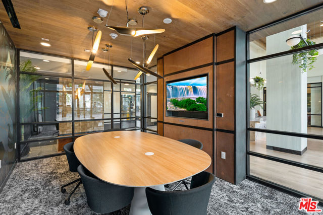 250 E Broadway, Long Beach CA: https://media.crmls.org/mediaz/799789c7-30bb-4120-b54a-3399e63af9eb.jpg