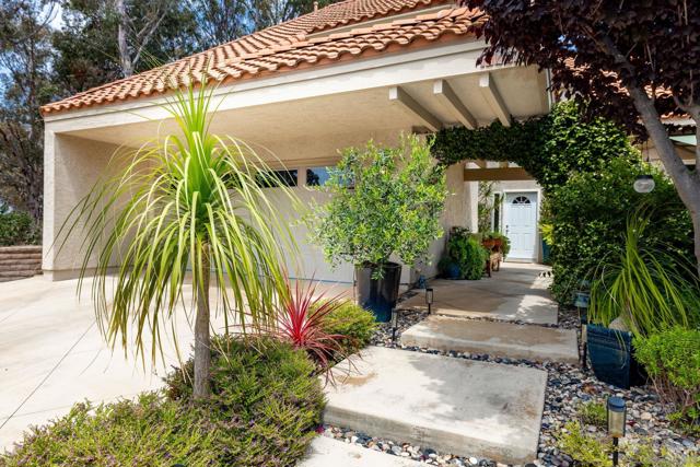 2708 Grove Ave, Carlsbad CA: https://media.crmls.org/mediaz/79979592-31b7-447e-9cc9-cf471a5410f5.jpg