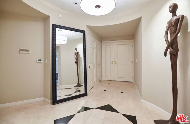 121 N Almont Drive, Beverly Hills CA: https://media.crmls.org/mediaz/7997f505-7af2-4800-8cb7-05a7d51760e6.jpg