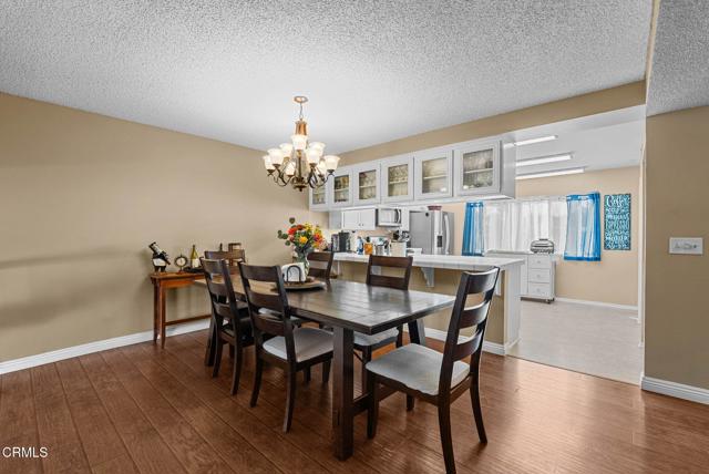 Detail Gallery Image 3 of 34 For 18360 Collins St #L,  Tarzana,  CA 91356 - 2 Beds | 2/1 Baths