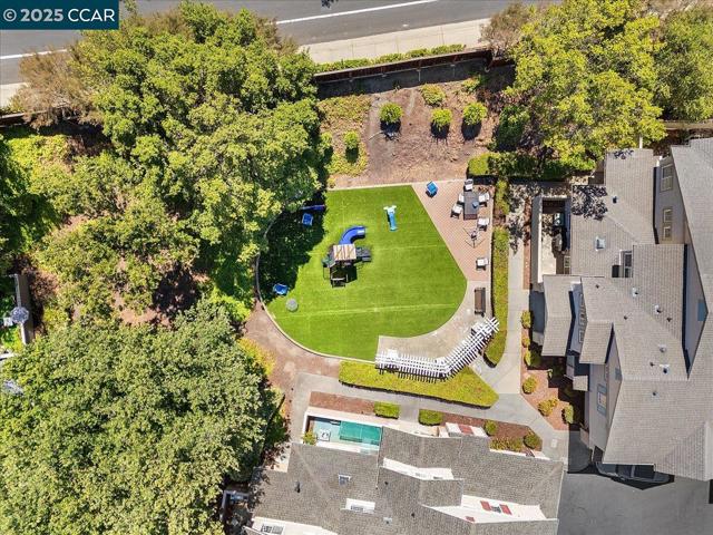 1310 Sutter Creek Ln, San Ramon CA: https://media.crmls.org/mediaz/7998565e-06a4-4ce7-a0ad-3216d2431f24.jpg