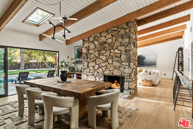 5831 Elba Place, Woodland Hills CA: https://media.crmls.org/mediaz/79989ad0-7e40-43dc-b1cd-9e3b8f880d55.jpg