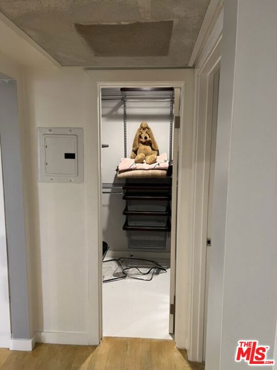 https://media.crmls.org/mediaz/79993d5b-f442-41bf-9a06-0a893ee2f766.jpg?preset=X-Large