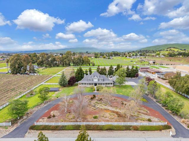 560 Tevis Trail, Hollister CA: https://media.crmls.org/mediaz/7999952f-8159-4e0b-b5e6-8a8633b75051.jpg