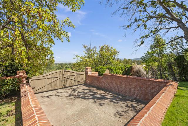 12359 Farr Ranch Road, Saratoga CA: https://media.crmls.org/mediaz/7999b40c-944a-430d-a50b-2644db780668.jpg