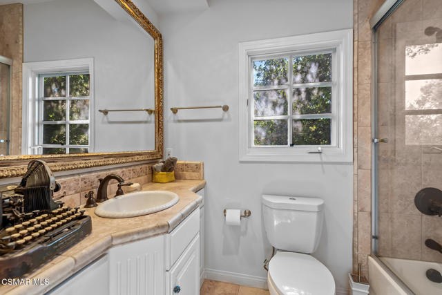 4498 Rayburn Street, Westlake Village CA: https://media.crmls.org/mediaz/7999b46e-3833-4885-9d86-73e4a38fbcff.jpg