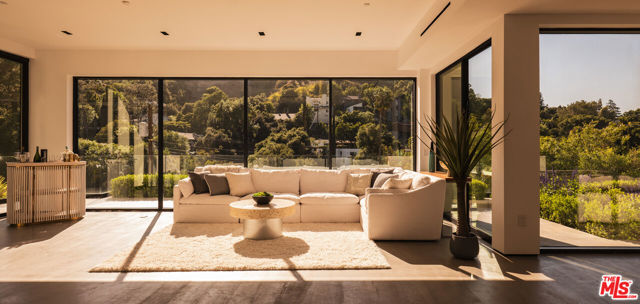 3920 Knobhill Drive, Sherman Oaks CA: https://media.crmls.org/mediaz/799a1a15-d637-4f35-b9ec-a7c6fff0f0f2.jpg