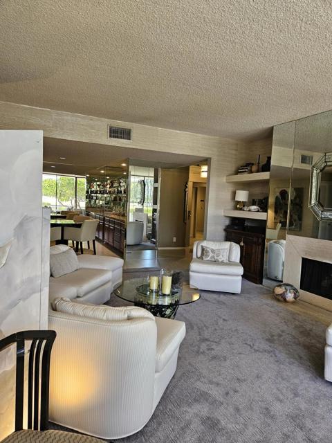 910 Island Drive, Rancho Mirage CA: https://media.crmls.org/mediaz/799a48bf-b378-43f2-955d-6896fc47f48c.jpg