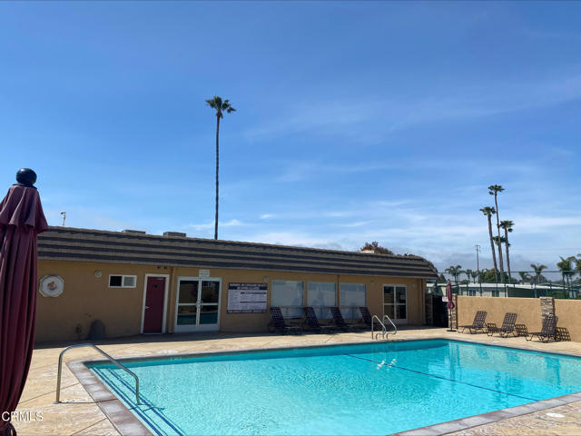 1853 Ives Avenue, Oxnard CA: https://media.crmls.org/mediaz/799b146b-db96-45ee-8ff2-b4dc0cd09a61.jpg