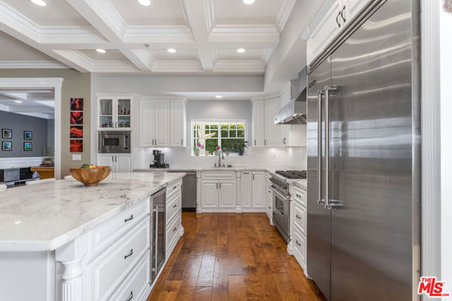 4728 Vesper Avenue, Sherman Oaks CA: https://media.crmls.org/mediaz/799b239a-f62e-45ed-9023-4ed62d859d74.jpg