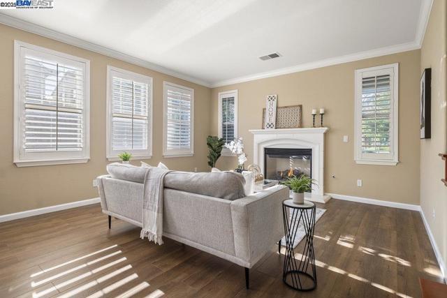 670 W Privado Way, Mountain House CA: https://media.crmls.org/mediaz/799b9a86-82ec-4bef-950d-c2c5682f066e.jpg