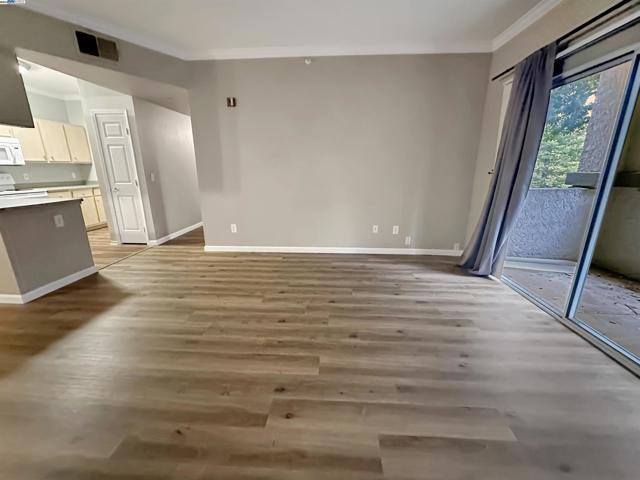 701 Gibson Dr, Roseville CA: https://media.crmls.org/mediaz/799bb496-eb41-4143-817c-3b3d396ef514.jpg