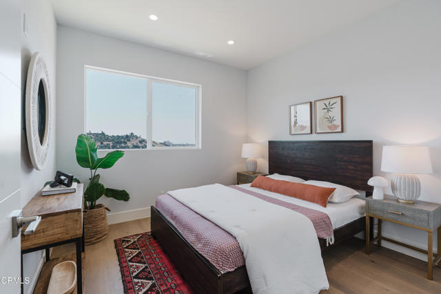 3870 W Point Drive, Los Angeles CA: https://media.crmls.org/mediaz/799bd470-f5a3-4164-af90-d974b5a6a363.jpg