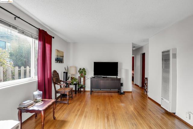 Image 9 of 24 For 5314 Bayview