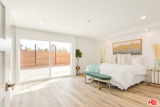 3536 Malibu Country Drive, Malibu CA: https://media.crmls.org/mediaz/799c4c3a-ceea-420e-9612-884c21ab9c94.jpg