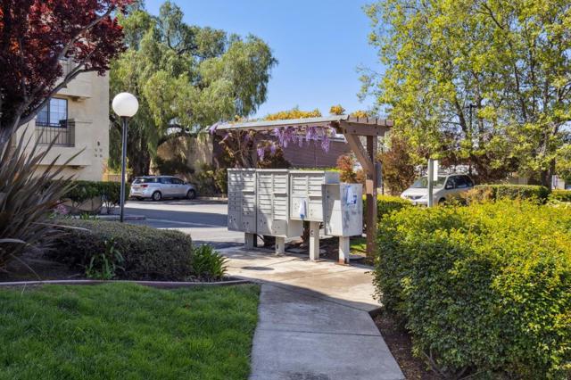 72 Washington Square Drive, Milpitas CA: https://media.crmls.org/mediaz/799ec58e-eac0-4934-b844-3adb312f5f07.jpg