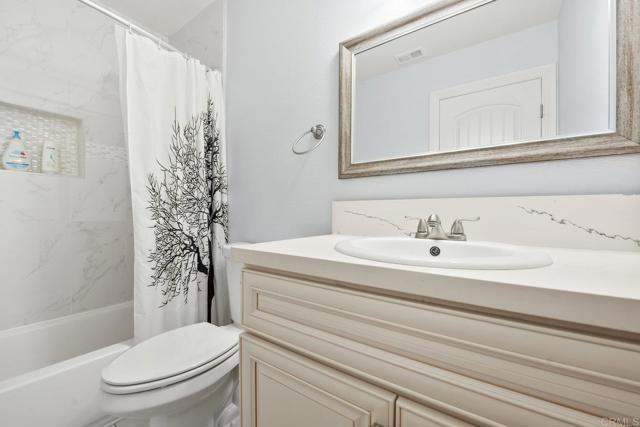 4867 Seascape Drive, Oceanside CA: https://media.crmls.org/mediaz/799fe64f-60e6-4d7b-878c-7475e1cabbf4.jpg