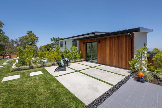 3964 Jefferson Avenue, Redwood City CA: https://media.crmls.org/mediaz/799fffc4-cc1d-42c6-a95b-7ff9a21745b0.jpg