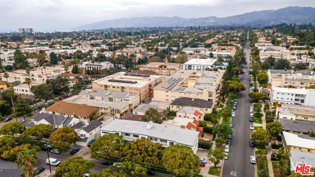 1225 Washington Avenue, Santa Monica CA: https://media.crmls.org/mediaz/79a02133-b233-45ac-bc7d-d1b31c6efe78.jpg