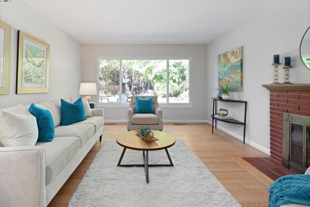 5268 Keeler Ct, Fremont CA: https://media.crmls.org/mediaz/79a0227d-f44b-4222-ae71-03623d52f4b5.jpg