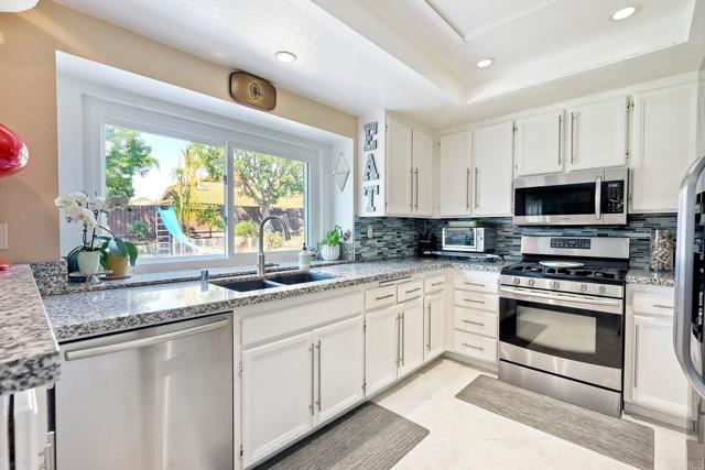 Detail Gallery Image 14 of 35 For 316 Winters Ct, San Marcos,  CA 92069 - 4 Beds | 3 Baths