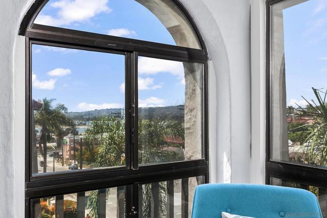 2510 Clairemont Dr, San Diego CA: https://media.crmls.org/mediaz/79a0e4e9-f626-4d54-8668-488f14e77f7d.jpg