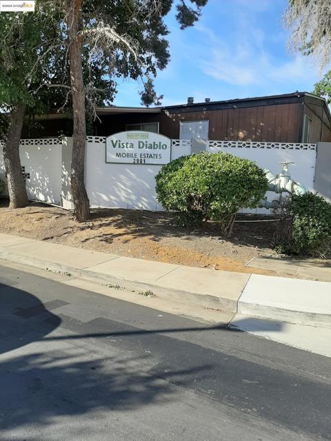 120 Paulette Way, Antioch CA: https://media.crmls.org/mediaz/79a19876-0de7-448a-ad50-f6021def5f0b.jpg