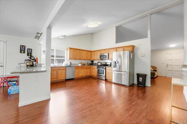 Detail Gallery Image 10 of 19 For 10905 Hansom Ln, Spring Valley,  CA 91978 - 4 Beds | 2 Baths