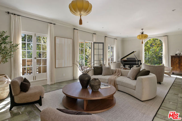 540 Mount Washington Drive, Los Angeles CA: https://media.crmls.org/mediaz/79a25401-ca9b-4475-9fcb-776ddc7c4b83.jpg