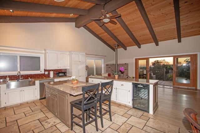 Detail Gallery Image 12 of 60 For 1330 Sugarbush Dr, Vista,  CA 92084 - 4 Beds | 3 Baths