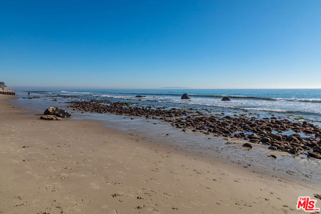 18954 Pacific Coast Highway, Malibu CA: https://media.crmls.org/mediaz/79a26248-8aa6-4815-859b-52a6f7797c43.jpg