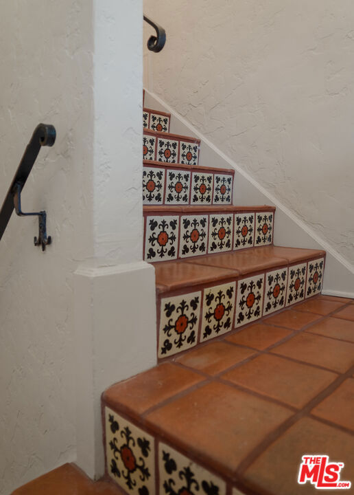 333 Virginia Avenue, Pasadena CA: https://media.crmls.org/mediaz/79a278e7-0f67-4e76-a08a-377ddff81ea2.jpg