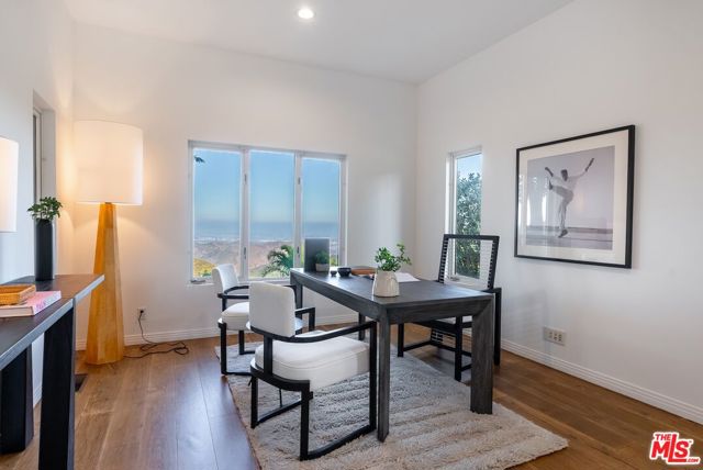 21965 Saddle Peak Road, Topanga CA: https://media.crmls.org/mediaz/79a2e855-4609-44a4-8c05-2a92be7f3012.jpg