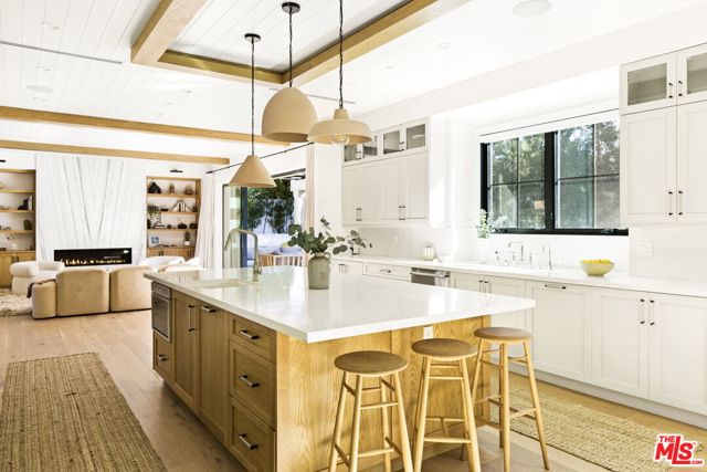 6310 Mirror Lake Drive, Los Angeles CA: https://media.crmls.org/mediaz/79a31883-4d19-4892-ad92-17be3a23eb2e.jpg