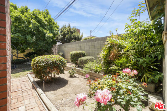 17031 Wilton Place, Torrance CA: https://media.crmls.org/mediaz/79a33bca-bbb8-41d1-b4f7-f3cda7577b01.jpg
