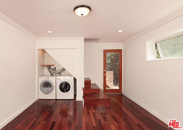 2108 Tavern Trail, Los Angeles CA: https://media.crmls.org/mediaz/79a35ceb-4d83-4f1c-9cb2-e9ce6c18eb59.jpg