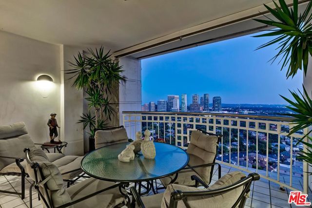 10380 Wilshire Boulevard, Los Angeles CA: https://media.crmls.org/mediaz/79a3c7e3-cf69-448b-b578-ad107f0423a9.jpg