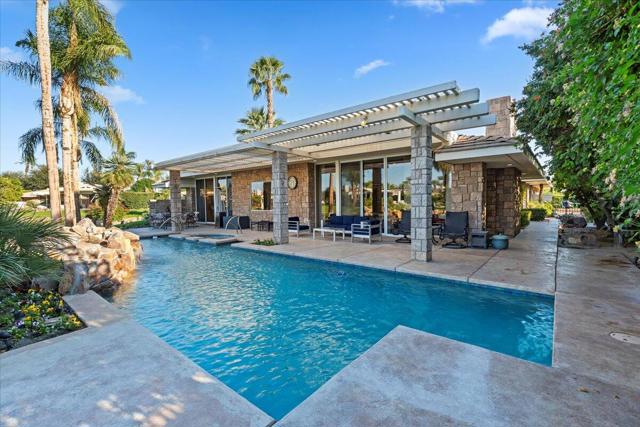 2 Deerfield Court, Rancho Mirage CA: https://media.crmls.org/mediaz/79a40e93-189b-4d9e-9f03-790aa62e63bd.jpg
