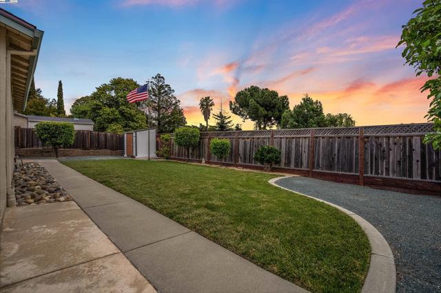 2845 Briarwood Dr, Livermore CA: https://media.crmls.org/mediaz/79a4280e-5e76-4cb9-92c8-7a7dff7ca178.jpg