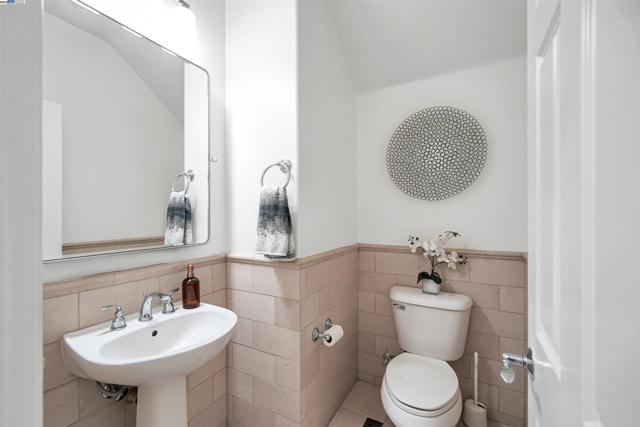 671 W Questa Trl, Mountain House CA: https://media.crmls.org/mediaz/79a4506c-3420-4bb4-b8d0-fd944013f936.jpg