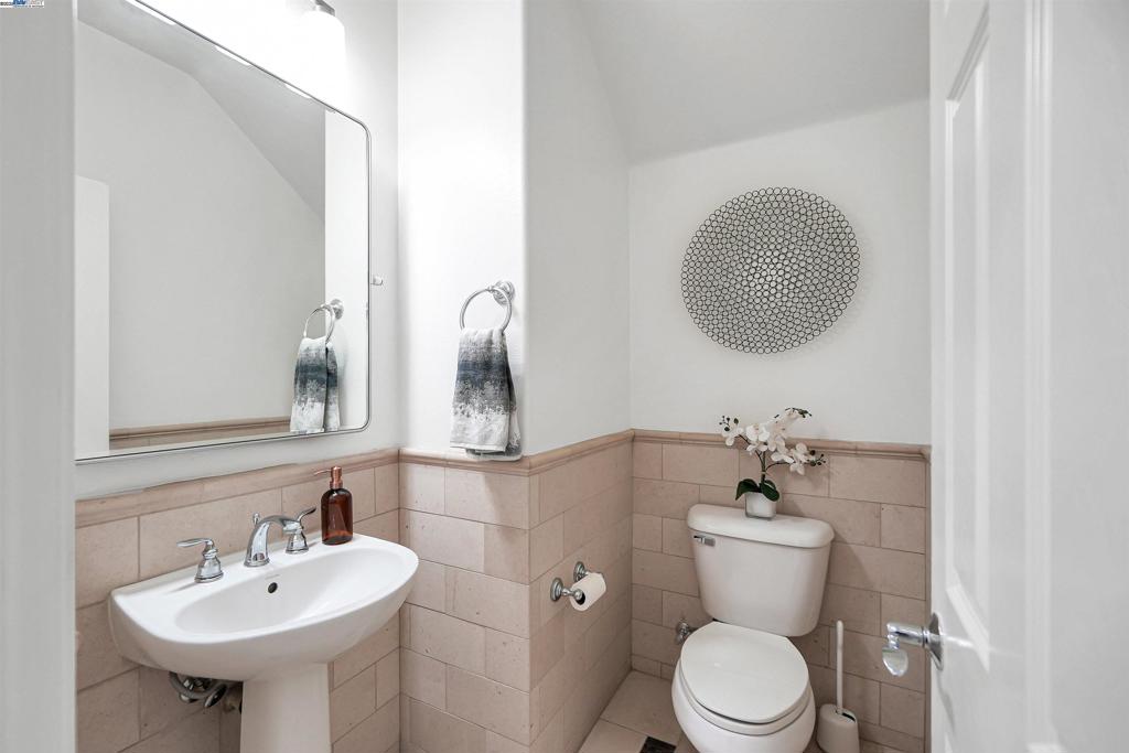 https://media.crmls.org/mediaz/79a4506c-3420-4bb4-b8d0-fd944013f936.jpg?preset=X-Large