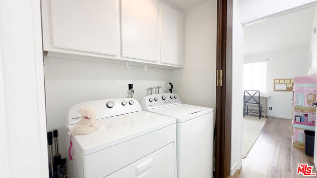 1132 19th Street, Santa Monica CA: https://media.crmls.org/mediaz/79a4543c-470d-41bd-87e4-c9a3d37a0b94.jpg
