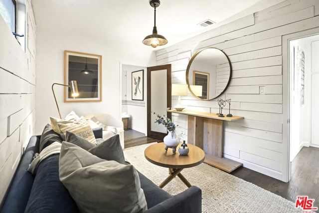 3838 Buena Park Drive, Studio City CA: https://media.crmls.org/mediaz/79a5431d-38e0-44ec-89e0-3aa1cb69d64b.jpg